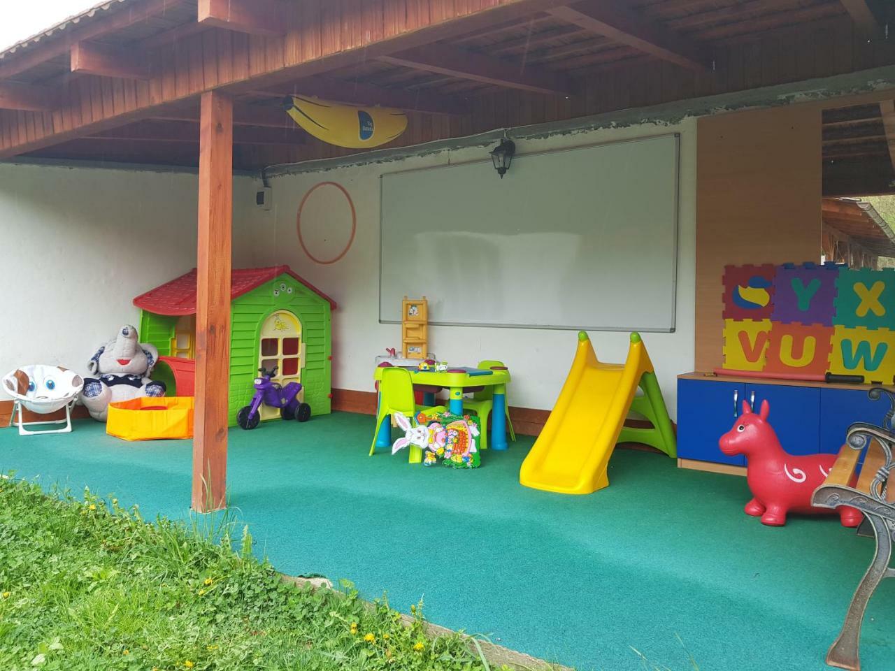 ホテル Yoyo Zurli Park レシツァ エクステリア 写真